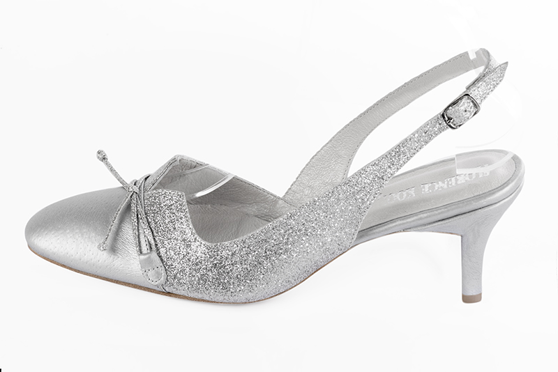 Light silver women's open back shoes, with a knot. Round toe. Medium slim heel. Profile view - Florence KOOIJMAN